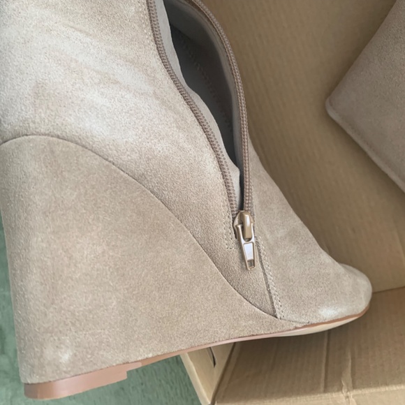 Boots - Picture 2 of 7